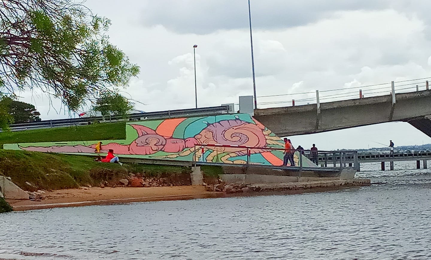 AQUÍ ESTÁ EL MURAL EN PUENTE DE LA BARRA QUE COSTÓ 13 MIL DÓLARES A LA ...